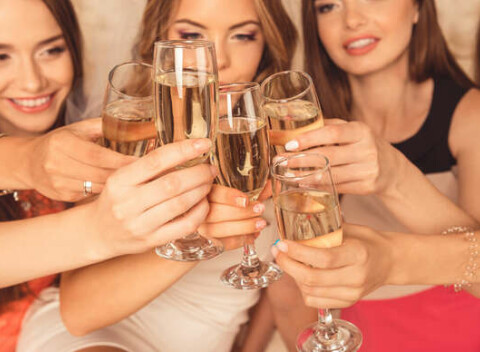 Víkendová dámska jazda pri Štrbskom plese pre dve dámy s bohatou ponukou kurzov, saunou a proseccom.