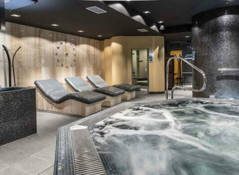 Romantický pobyt pri Domaši s polpenziou, wellness a masážou v hoteli Zelená Lagúna****.