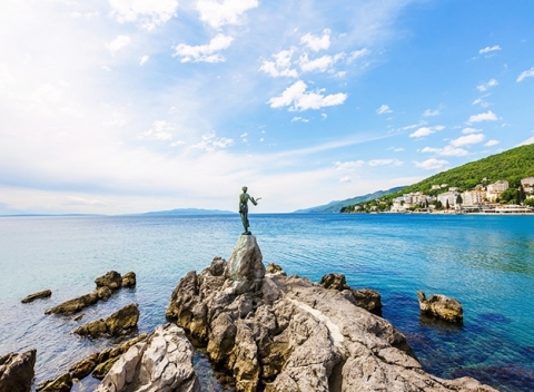 Letná dovolenka v príjemnom hoteli v centre atraktívnej Opatije s raňajkami.