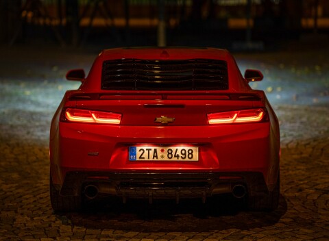 Prenájom športového auta Chevrolet Camaro SS na 1 až 2 dni pre až 4 osoby + diaľničná známka v cene.
