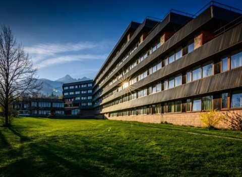 V tichom prostredí nádhernej prírody Tatranskej Lomnice na vás čaká komfortný Hotel Sorea Titris***.