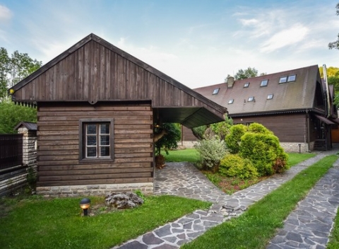 Dovolenka v Pieninách s ubytovaním v chalupe Osturňa na pokojnom mieste plnom krásnych dreveníc.