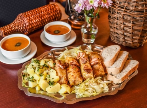 Chutná večera pre 2 osoby v autentickej srbskej reštaurácii Vojvodina.