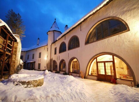Relax v luxusných komnatách 4*Chateau GrandCastle s raňajkami v Liptovskom Hrádku.
