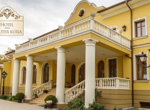 Hotel*** Plauter Kúria s polpenziou pre dvoch, bazénom a neobmedzenou konzumáciou ovocia zo sadu.