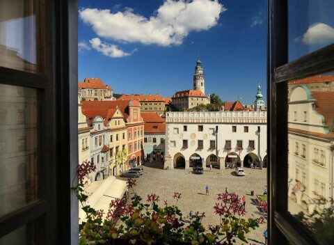 Obľúbený pobyt v historickom Českom Krumlove s ubytovaním na hlavnom námestí v 4* Hoteli Zlatý Anděl.