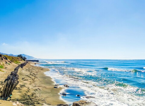 Taliansko neďaleko Neapolu priamo pri mori: Mobilheim pre 4 osoby v Kempe Baia Domizia + kuchynka a bazény.