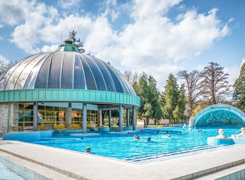 Eger v centre pri termálnych kúpeľoch v Park Hoteli Minaret *** s chutnou polpenziou.