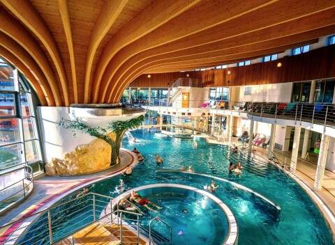 Pobyt v Penzióne Podhájčanka s raňajkami a vstupom do termálneho wellness Aquamarín s bazénmi.