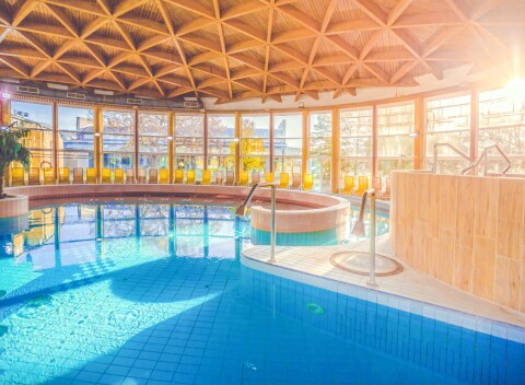 Maďarsko pri kúpeľoch Bükfürdo: Bavorský Penzión Bajor s vonkajším bazénom, saunou a raňajkami.