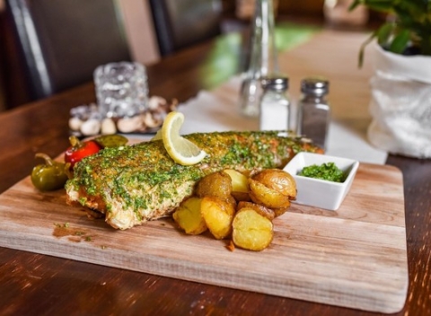 Smažený hejk s pestom - chutná letná večera priamo pod Hradom Devín