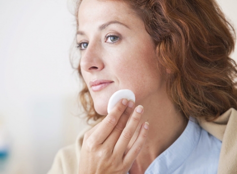 Komplexné Anti-age ošetrenie pleti 50+ pre zrelú a náročnú pleť s ultrazvukovým čistením a masážou.