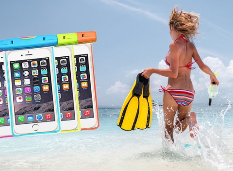 Fosforujúce vodotesné púzdro. Skočte si do vody a vezmite si telefón či fotoaparát so sebou!