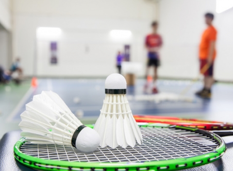 Hodinový prenájom bedmintonového kurtu. Pobavte sa s priateľmi a rozprúďte si krv v žilách.