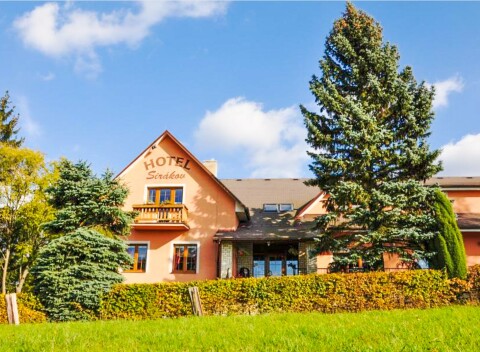 Valašsko: Hotel Sirákov *** s polpenziou, privátnym wellness centrom, masážnym kreslom, vínom a 50 % zľavami.