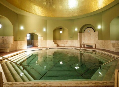 Eger blízko termálov: Penzión Bacchus *** so vstupom do kúpeľov podľa výberu, možnosťou wellness + polpenzie.