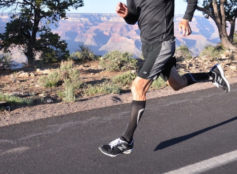 Cestovné ponožky alebo bežecké podkolienky či kompresné šortky pre pánov i dámy.