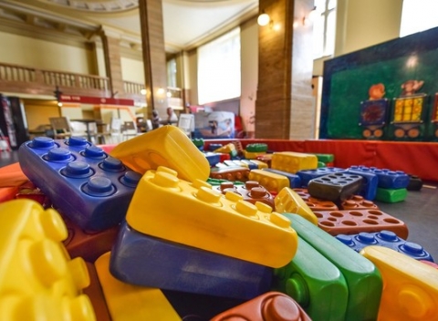 Slovenské národné múzeum – vstup do Detského múzea pre dieťa a pre dospelého.