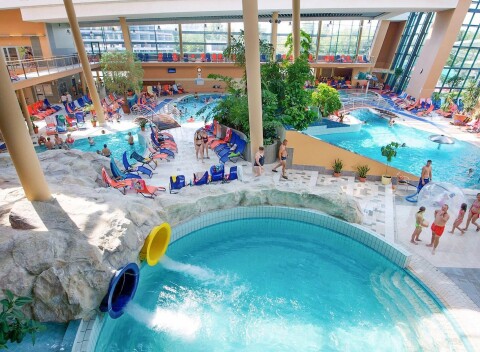 Pobyt vo všedné dni v Szent Adalbert Hoteli Szent György Ház *** so vstupom do termálov + polpenzia.