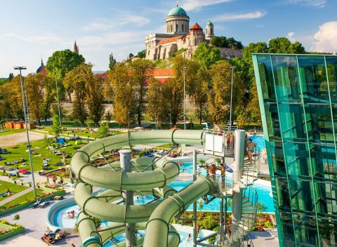 Hotel Adalbert - Szent Tamás Ház *** vo všedné dni so vstupom do kúpeľov Aquasziget a polpenziou.