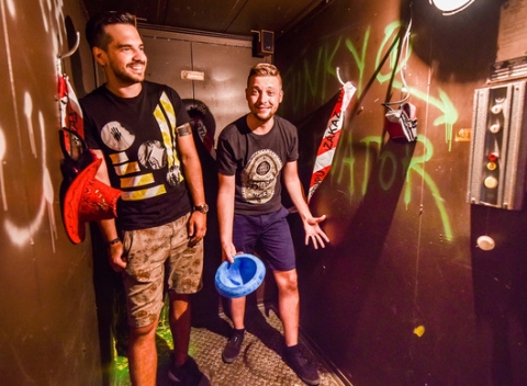 Escape room Vo štvorici po opici pre pre 2 – 6 hráčov. Jedinečný scenár a príbeh.