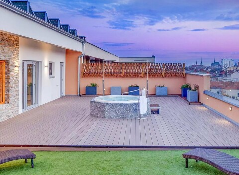 Hotel Avanti **** so strešným wellness s výhľadom, bowlingom, zľavou na bicykle a raňajkami.