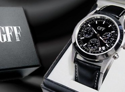 Vkusné pánske hodinky spolu s koženým remienkom, Vkusné pánske hodinky spolu s koženým remienkom.