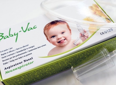 Odsávačka hlienov Arianna Baby-Vac 2 s čistiacou kefkou 1x1 ks pre malých sopľošov.