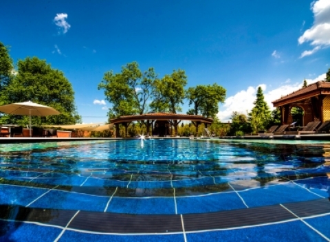 Egerszalók v ocenenom 4* hoteli s orientálnymi kúpeľmi, saunami a polpenziou.