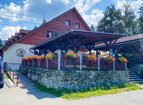 Beskydy na úpätí Lysej hory: Hotel Rajská bouda *** s welcome drinkom, polpenziou, vínom a bowlingom.