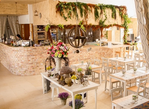 Pobyt pre rodiny i páry v príjemnom romantickom prostredí, neďaleko Egeru s polpenziou.