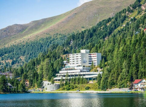 Rakúsko s výhľadom na jazero v 4* Panorama Hoteli Turracher Höhe s wellness, animáciami a polpenziou.