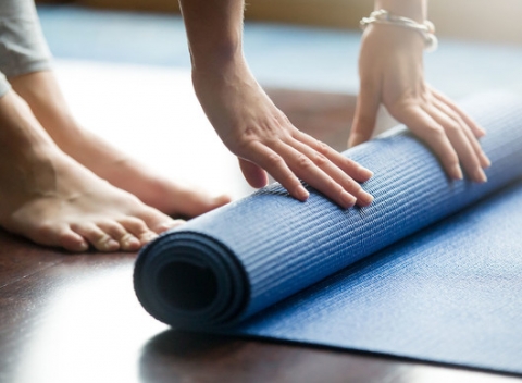 Podložky na jogu v rôznych farbách. Vyrobená z príjemného penového materiál.