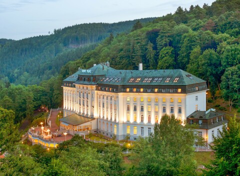 Radónové kúpele Jáchymov: Hotel Radium Palace **** s polpenziou, kúpeľným centrom + procedúry.