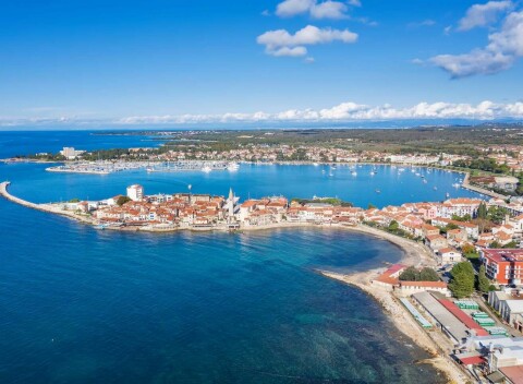 Bungalovy Kanegra** pre 4 osoby v Chorvátsku neďaleko mesta Umag na 8 dní len 50 m od pláže.