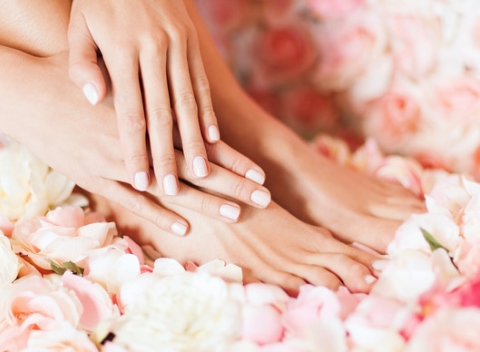 Spa pedikura + gél lak v Beauty Bar. Doprajte si oddych a nechajte rozmaznávať aj vaše nôžky.