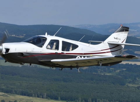 Splňte si váš sen! Zážitkový let s možnosťou pilotovania lietadla pre 3 osoby.