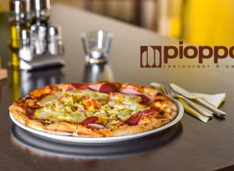 Akákoľvek talianska pizza až do 490 g z jedálneho lístka v  PIOPPO restaurant & café.