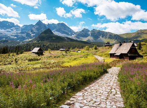 Komfortný historický hotel Sabała priamo v centre Zakopaného, v cene raňajky, sauna a bazén.