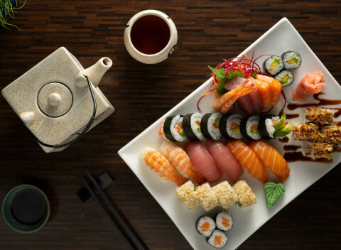 K letu tak akosi neodmysliteľne patrí more... a všetky tie potvorky.....Sushi menu vo Việt Phố.