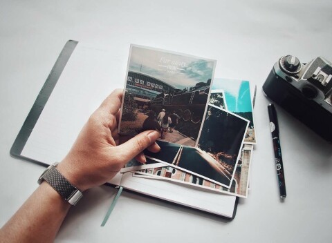 Tlač digitálnych fotografií na špeciálny papier pre fotorealistický výsledok.