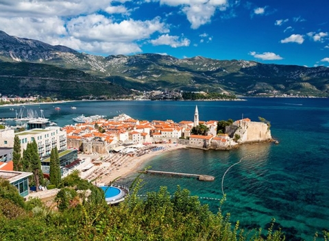 Skvelá dovolenka na pobreží Čiernej Hory v hoteli Tatjana***s bazénom a polpenziou.