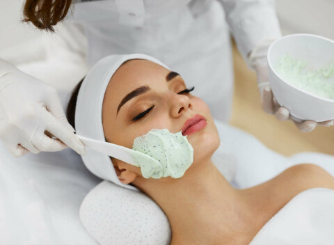 PONUKA pre nové klientky: Ošetrenie Babor Deluxe, diagnostika pleti a úprava s farbením obočia.