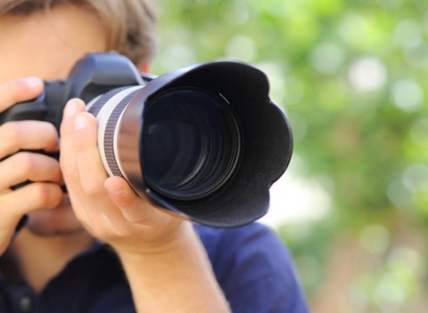 12-hodinový kurz fotografovania. Pod vedením profesionálnych fotografov sa naučíte teóriu i prax.