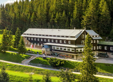 Pobyt v srdci Veľkej Fatry mimo ruchu mesta v Hoteli Granit Smrekovica*** s polpenziou a wellness.