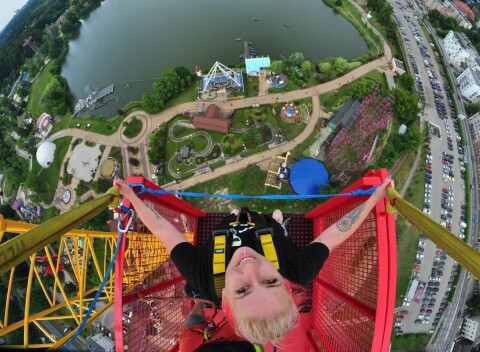 PRVÝKRÁT U NÁS: Extrémny bungee jumping z 90 m v poľskom Chorzówe.