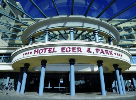 Hotel Eger & Park**** pre dvoch s bufetovými raňajkami a neobmedzeným vstupom do wellness.
