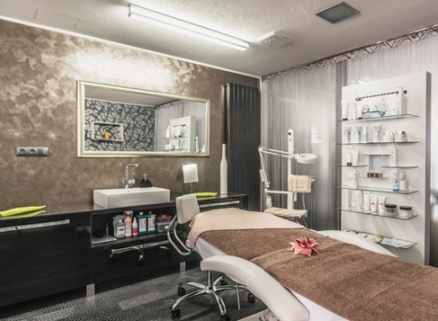 Nechajte svoju pleť rozmaznávať v centre Wellness One. Na výber z 5 kozmetických balíčkov.