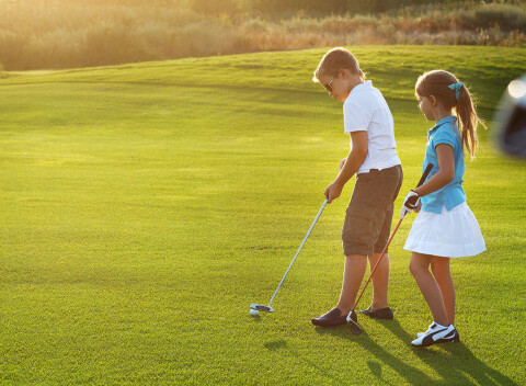 Letný denný detský tábor golfu v Bratislave. Vyskúšajte denný tábor, kde sa deti naučia základy golfu.