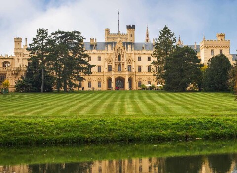 Pobyt v Penzióne Myslivna v Lednicko-valtickom areáli s polpenziou, vínom a platnosťoudo decembra 2022.